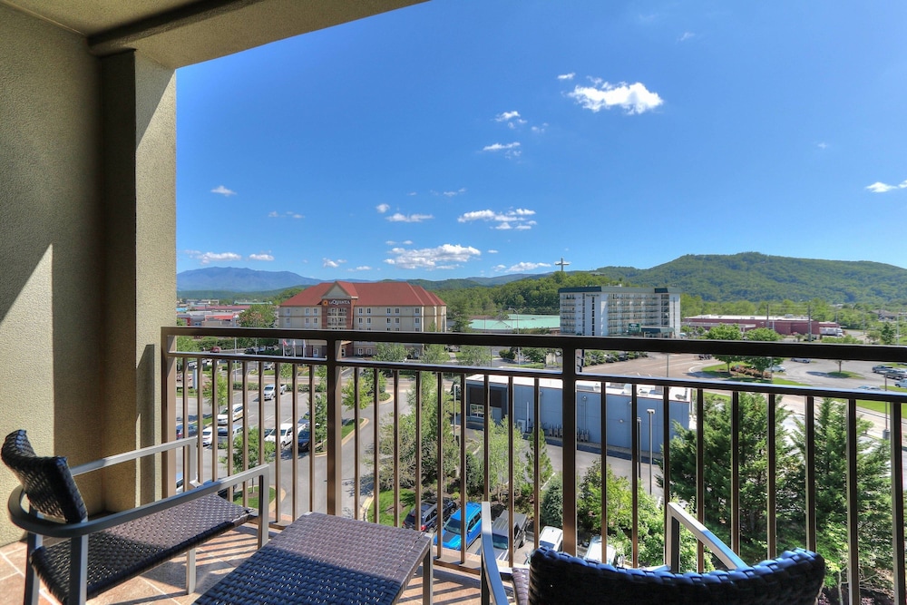 Courtyard Pigeon Forge 9/82