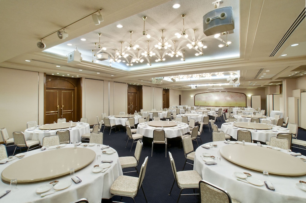 Fukuoka Toei Hotel 56/61
