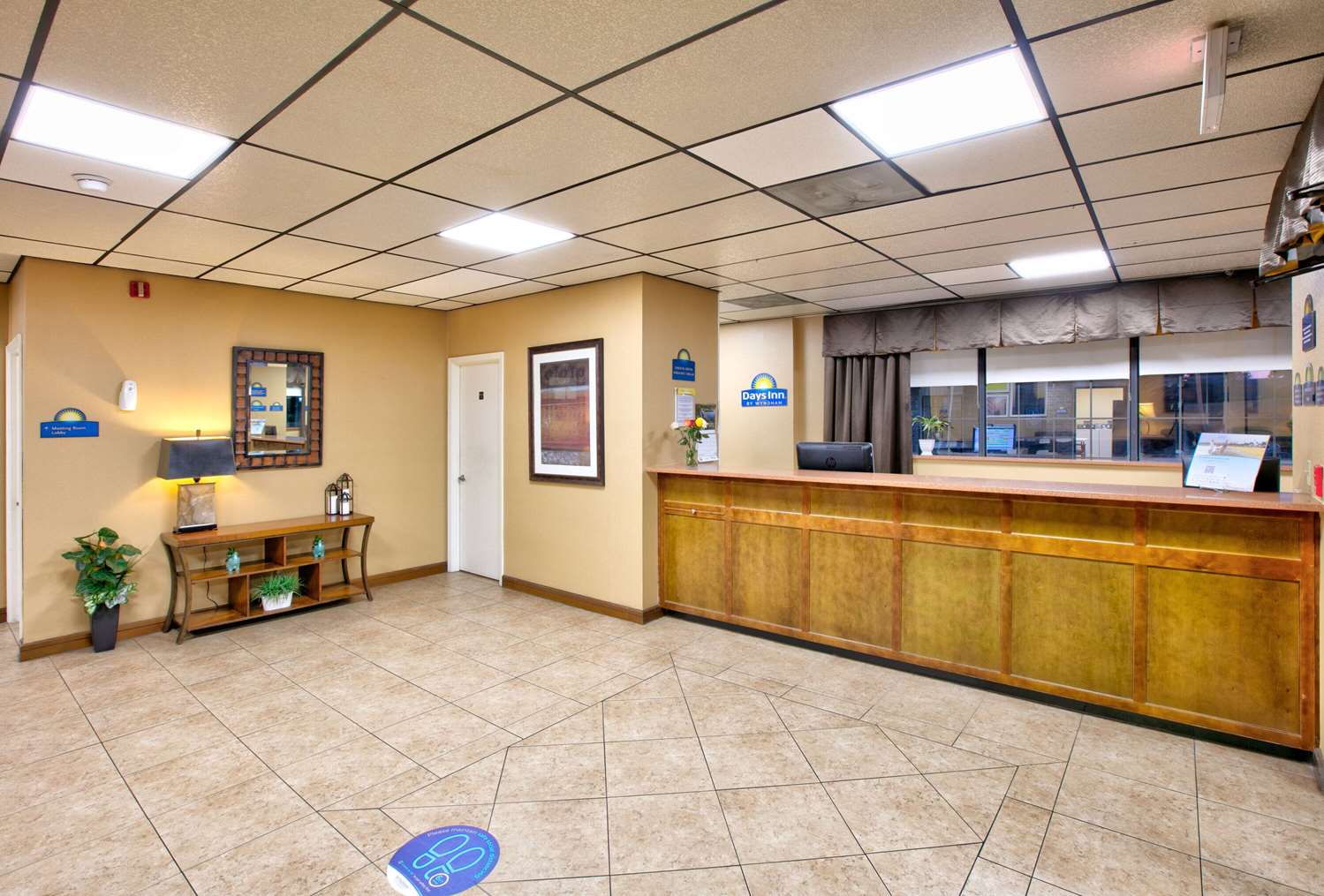 Days Inn By Wyndham Batesville 6/25