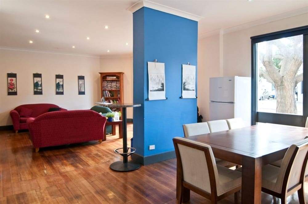 Lily Sands Inn 33/43