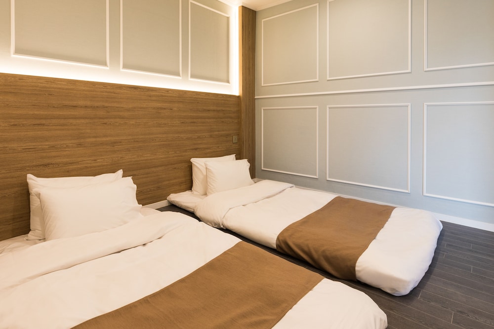Ondol, Family, Traditional, 4 Futon Beds