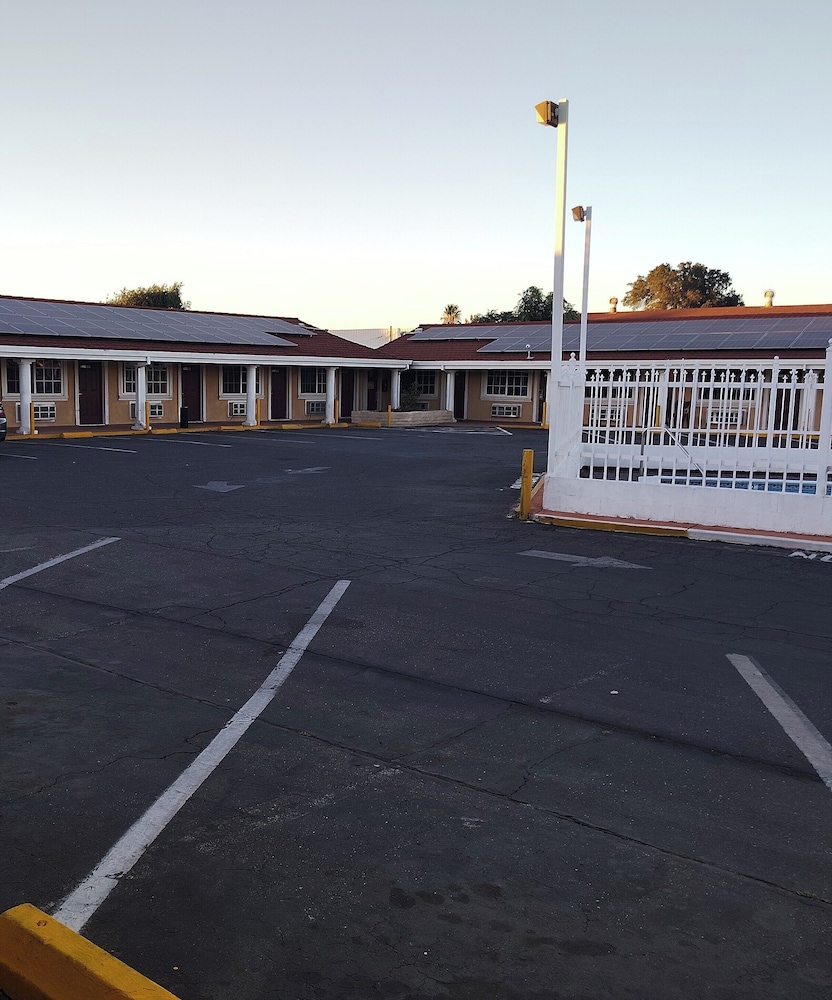 Holiday Motel Oakdale 44/66