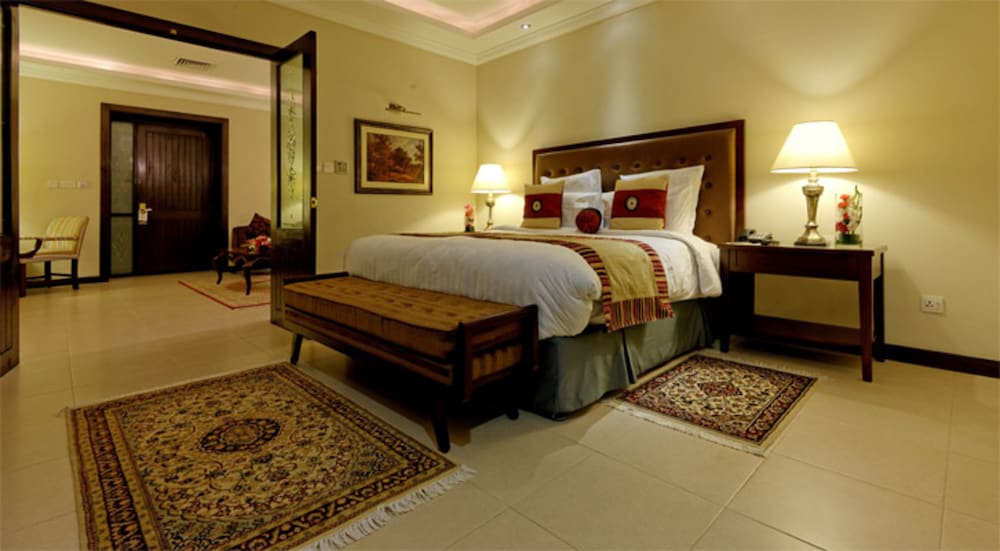 Faletti’s Hotel 30/68