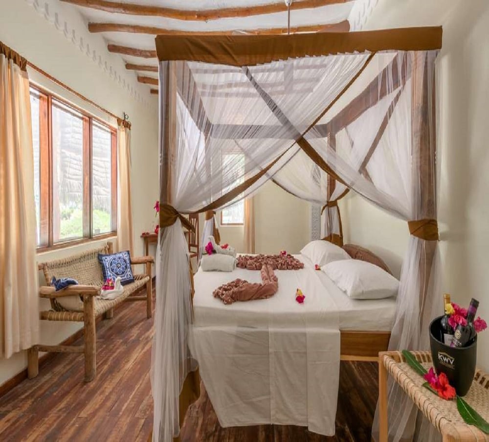 Hakuna Majiwe Beach Lodge 20/50