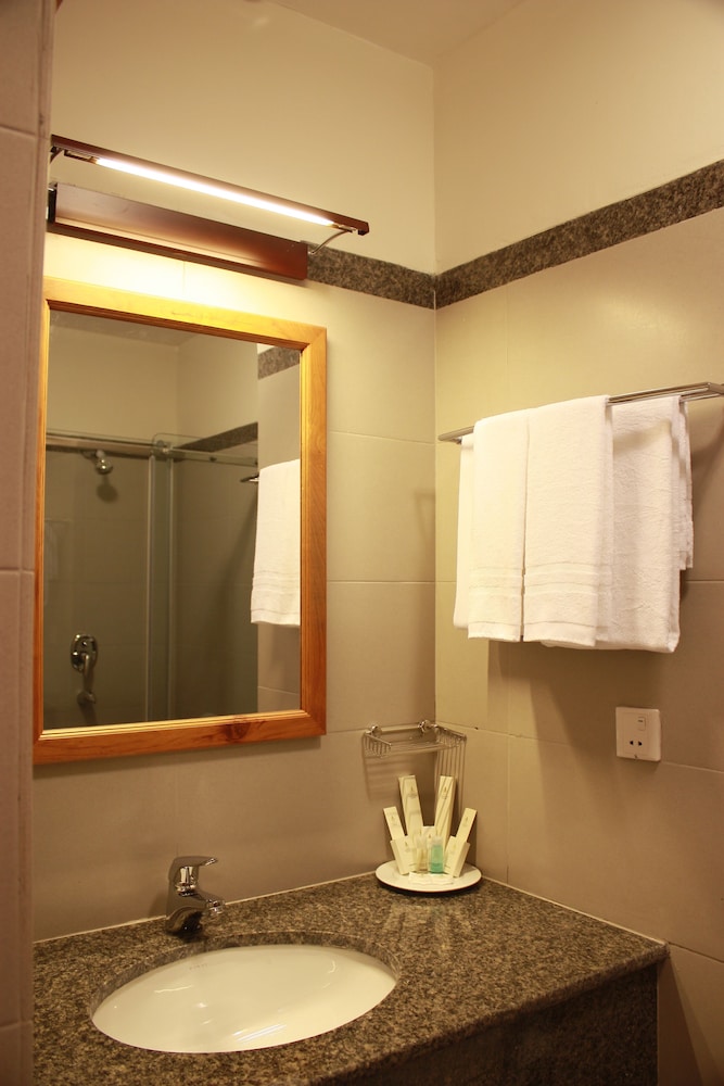 Lux Riverside Hotel & Apartment 97/99