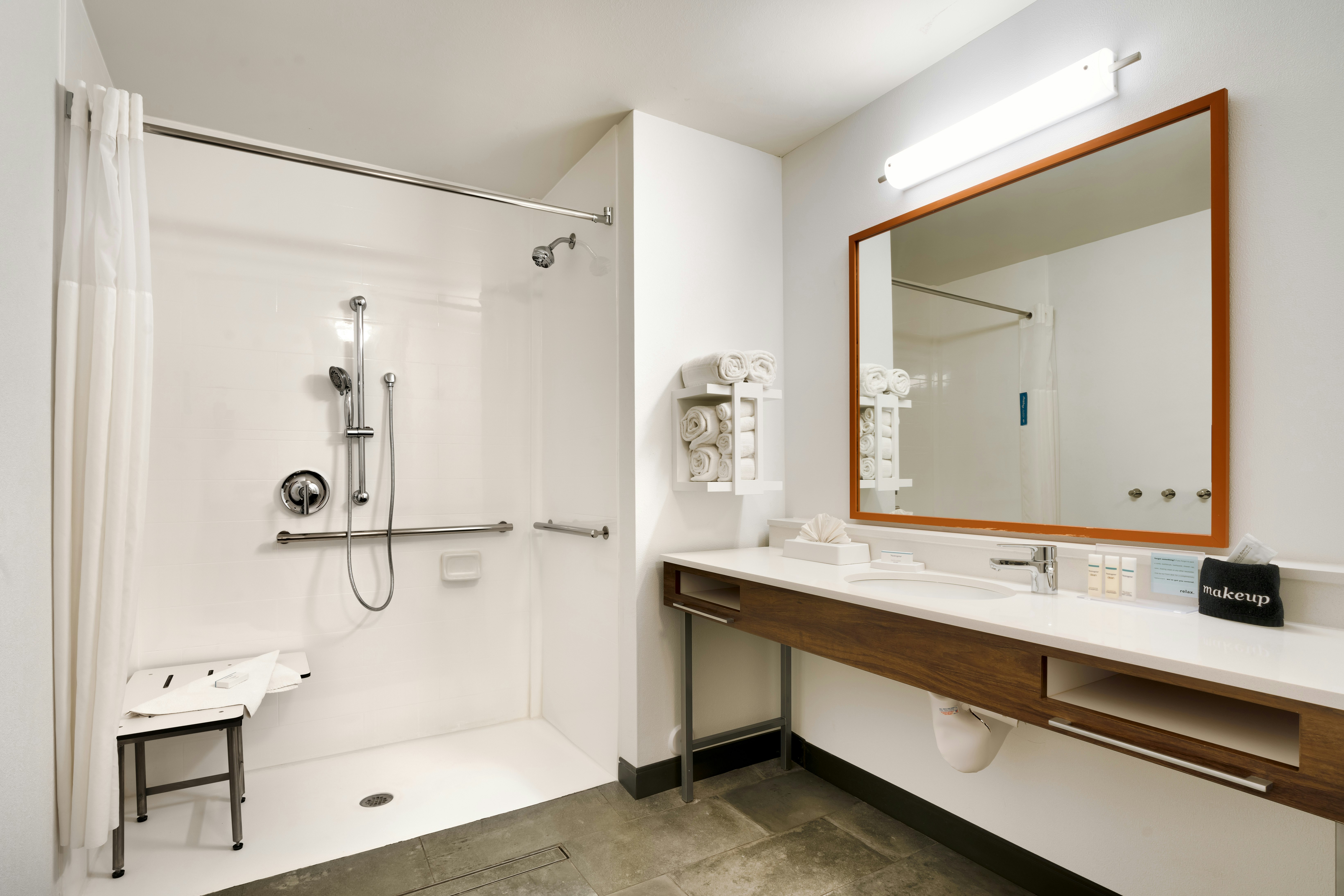 Suite, King Bed, Accessible