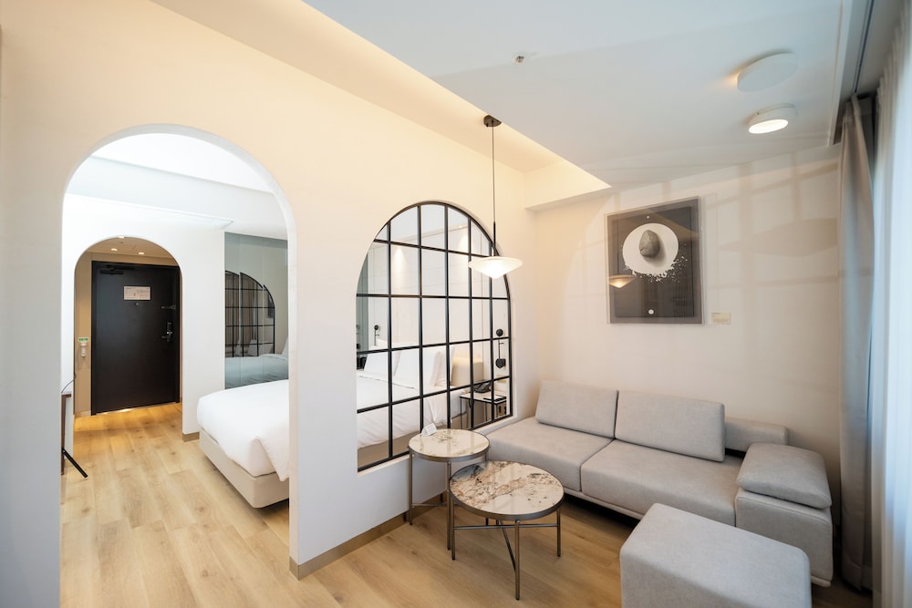 ELIENA Hotel 52/63
