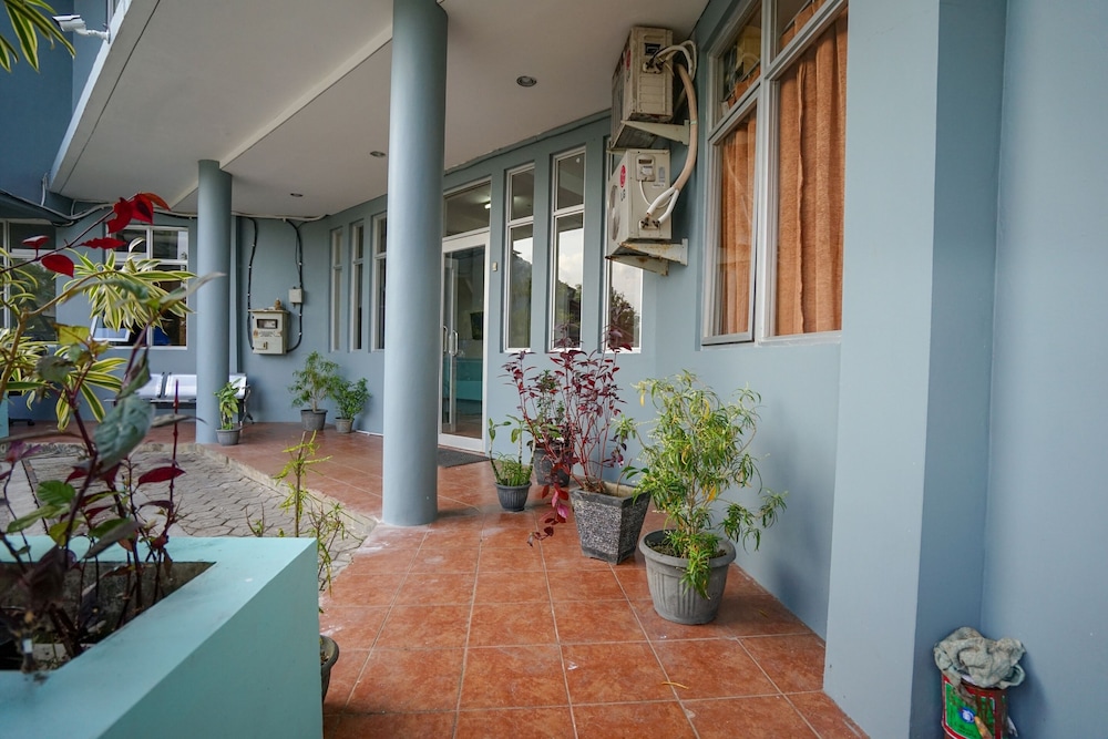 Lobby at Super OYO 1844 Bravo Residence, PANGKALPINANG