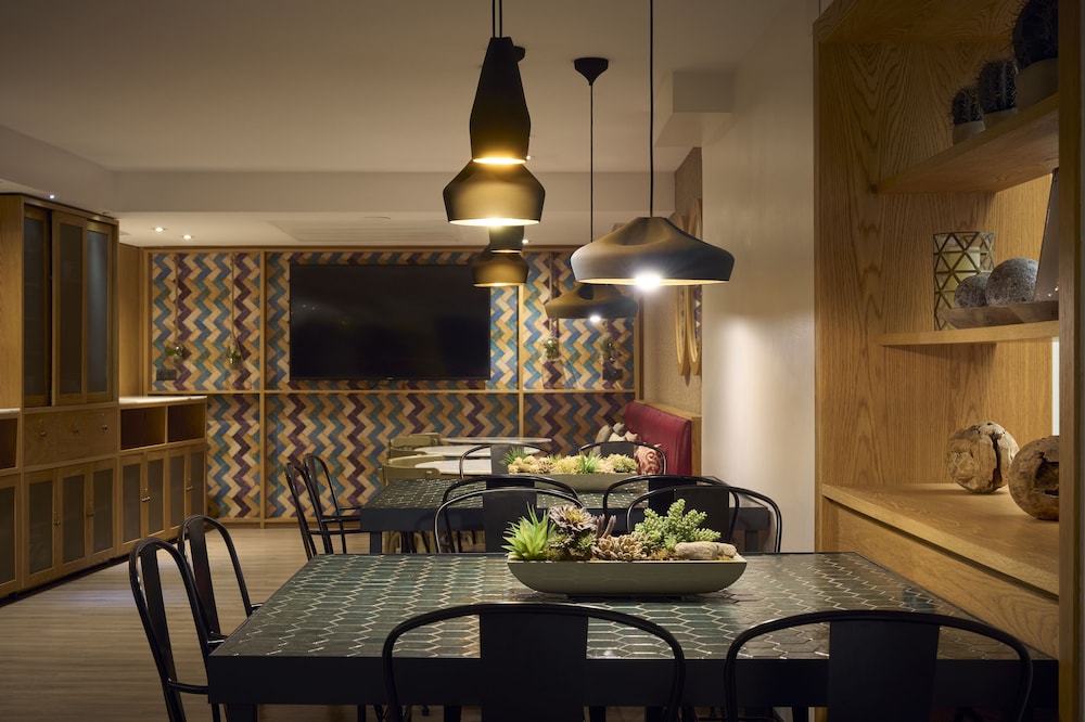 Catalonia Born Hotel 55/62