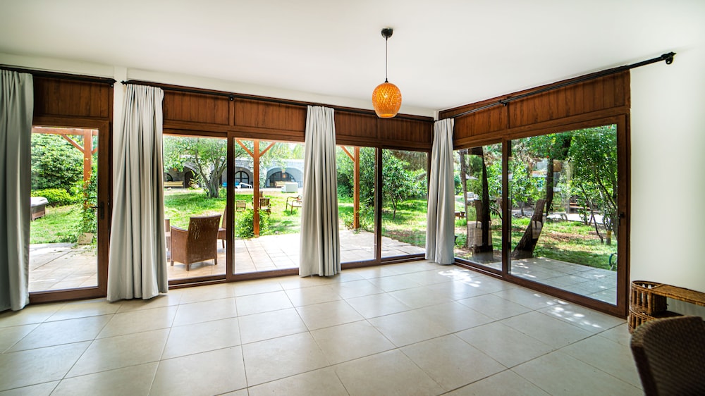 Almina Garden Boutique 27/50