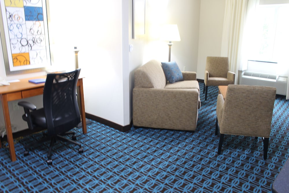Fairfield Inn Suites Kansas City Liberty 27/40