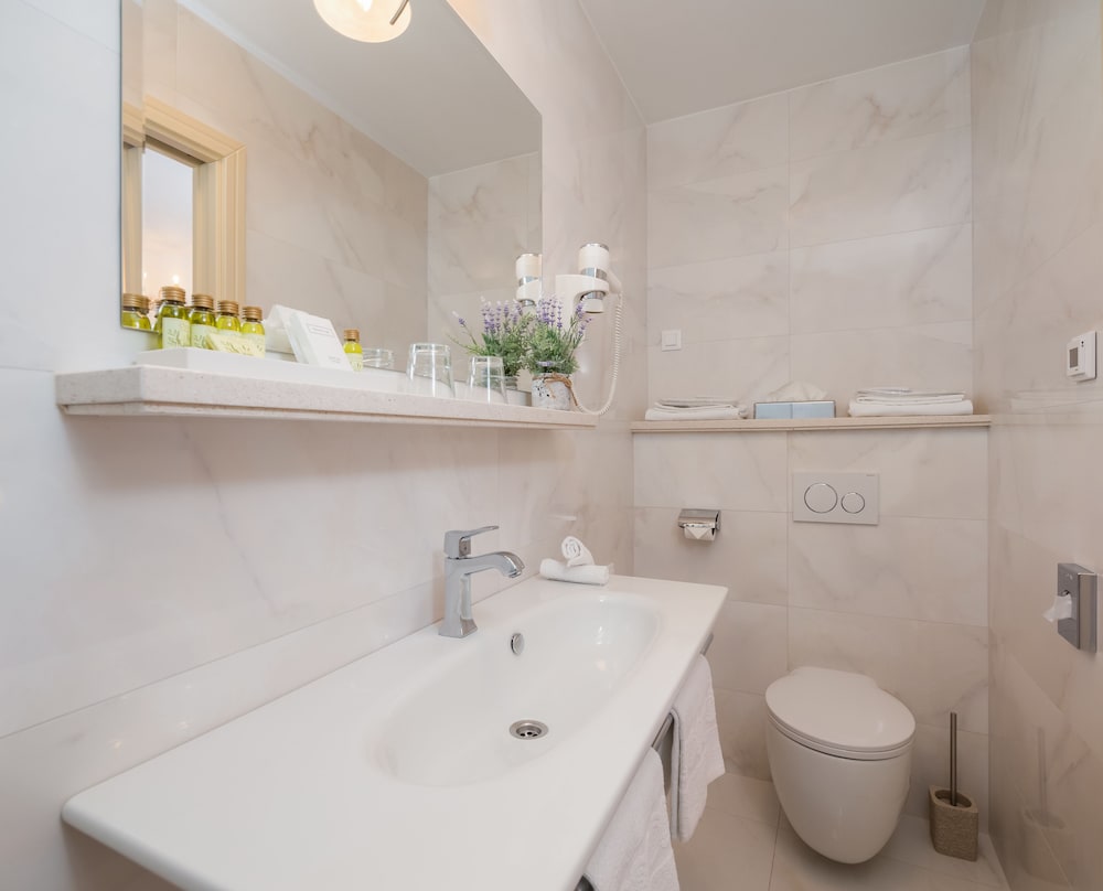 Priska Heritage Rooms 38/50