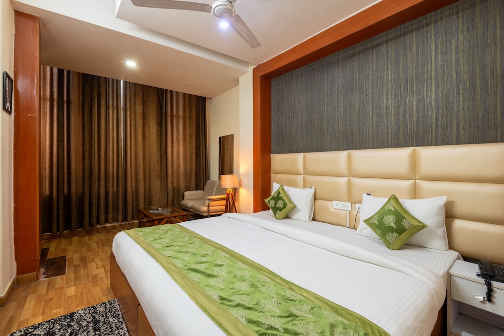 Deluxe, King Bed, Hotel Oyster Pearl 2/8