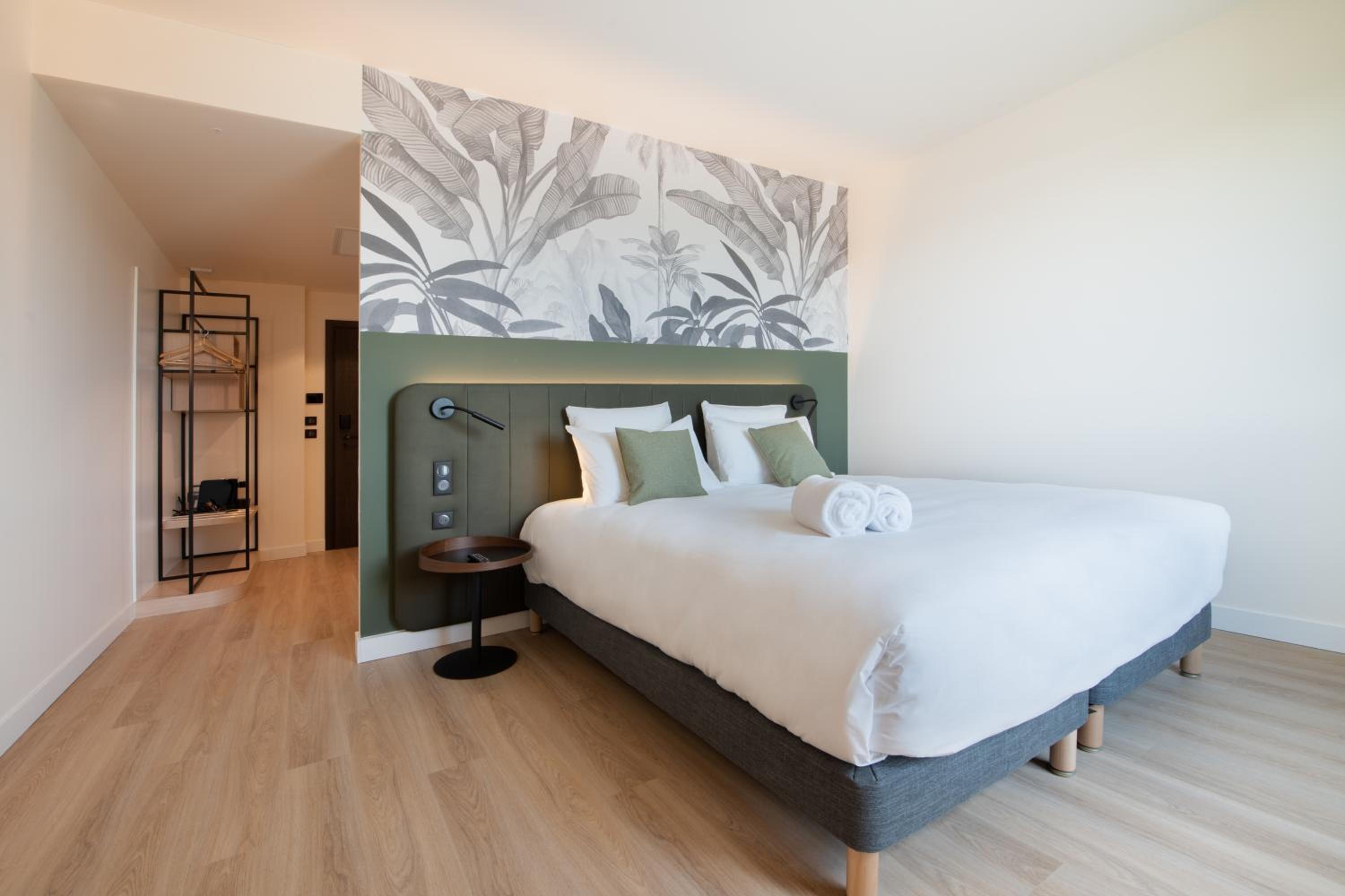 Standard, Single Bed, Queen Bed