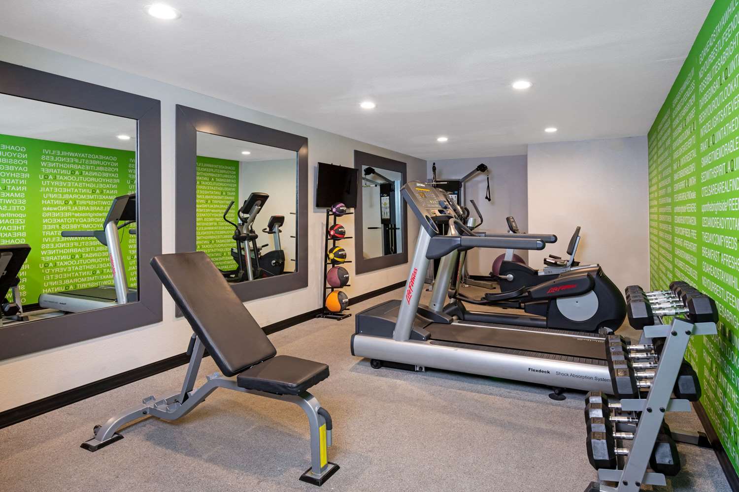 La Quinta Inn and Suites by Wyndham Las Vegas Nellis 6/11