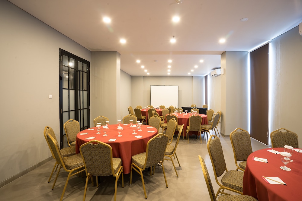 Maple Hotel Grogol 19/27