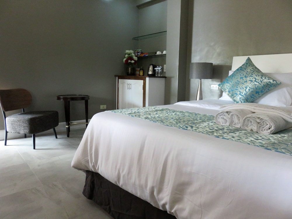Kav's Beach Resort 12/69