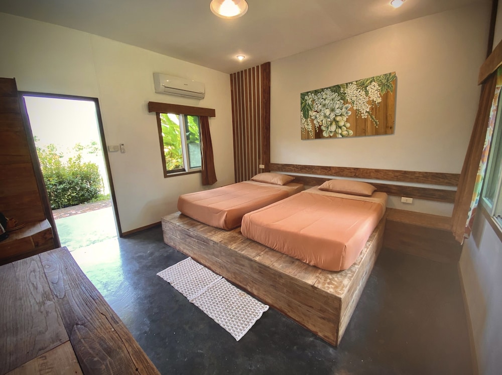 KIRINA RETRO HOUSE 27/34