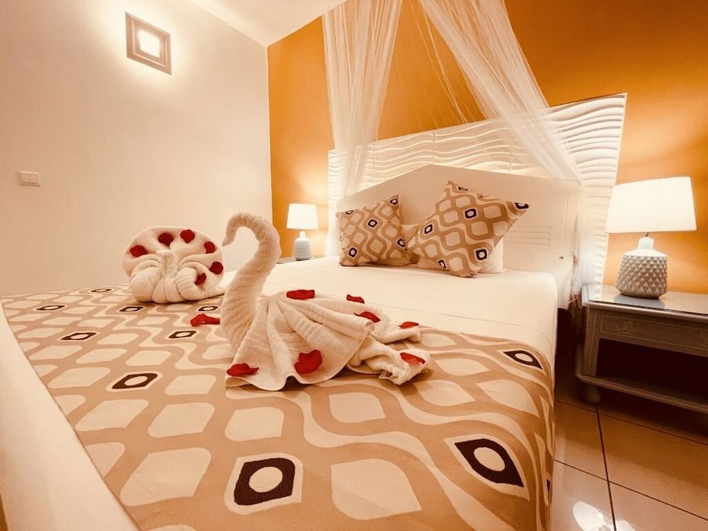 Tropicana Suites 6/50