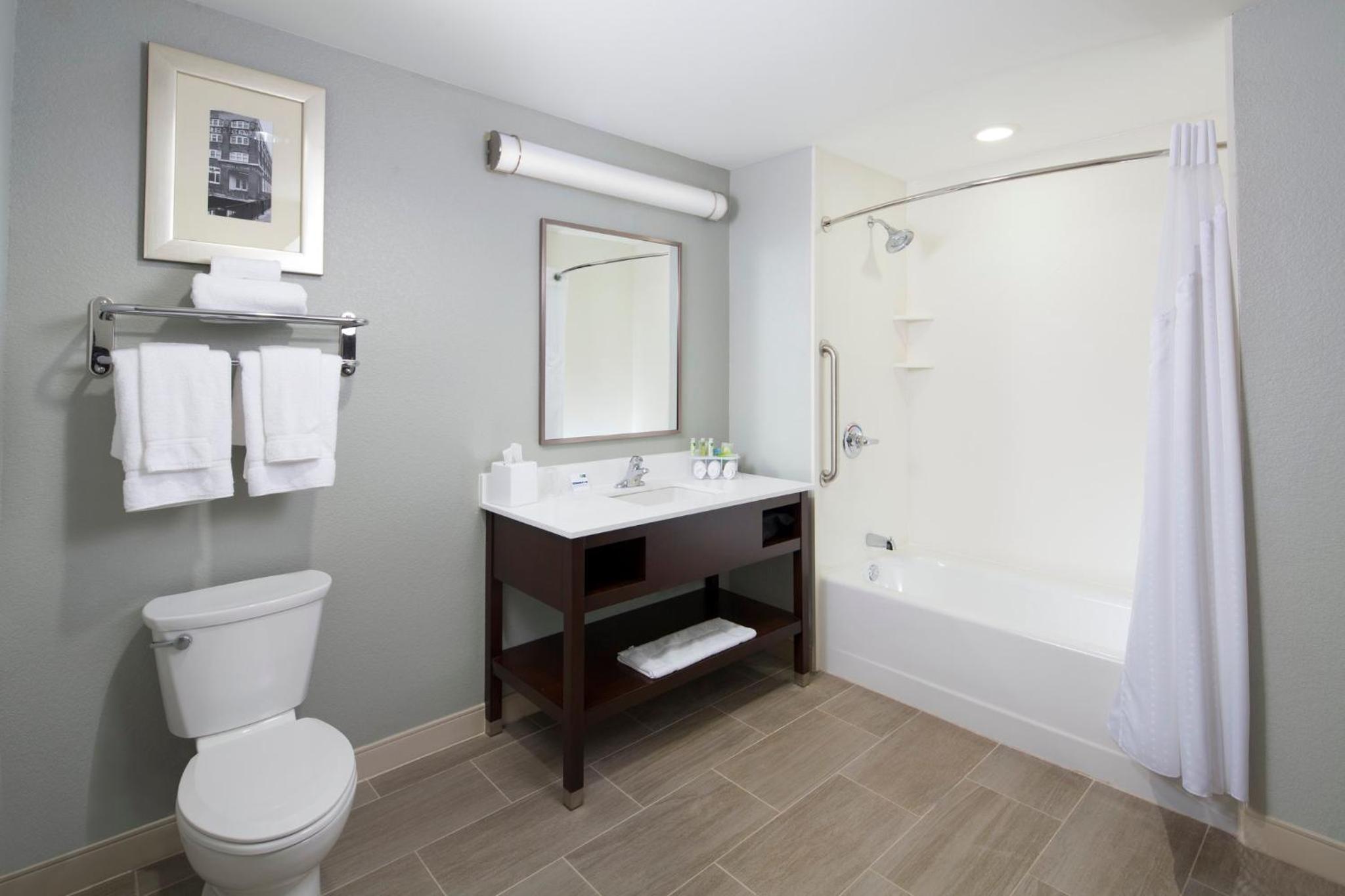 جناح لذوي الإعاقة، Holiday Inn Express & Suites Oklahoma City Dwtn - Bricktown 7/7