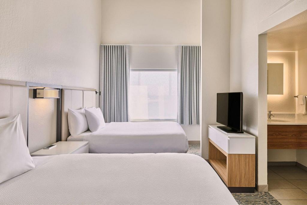 Suite, 2 Queen Beds, Trundle Bed, Sofa