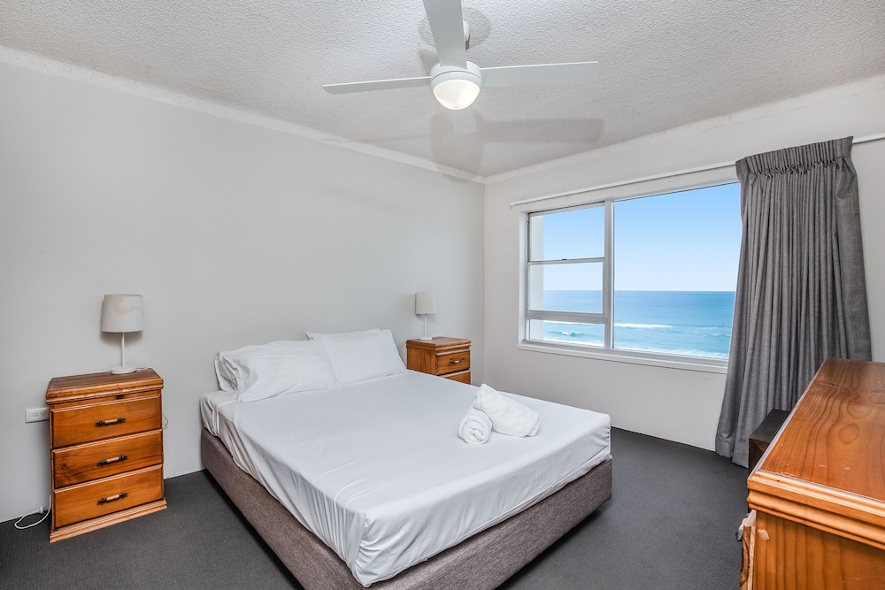Pacific Plaza Apartments 29/75