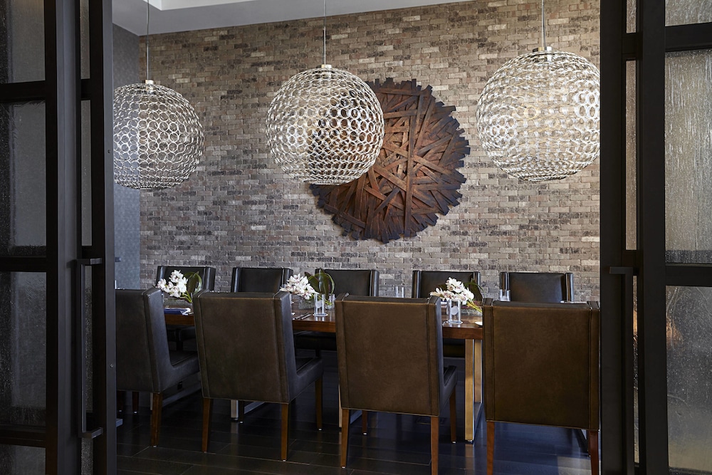 JW Marriott Minneapolis Mall of America 65/77