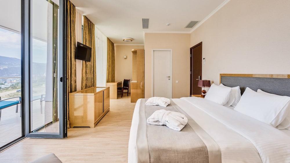LUXURY, DOUBLE BED