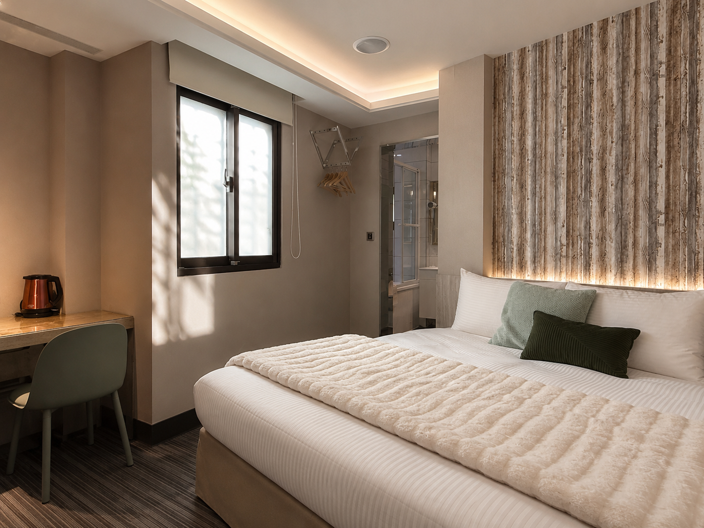 Fashion, King Bed, Jetted Tub