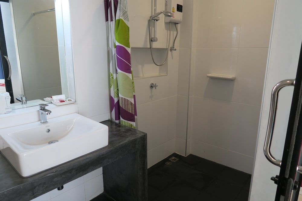 Montha Hotel 12/46