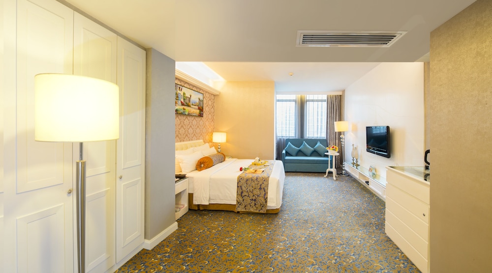 Metropole Hotel Macau 37/38