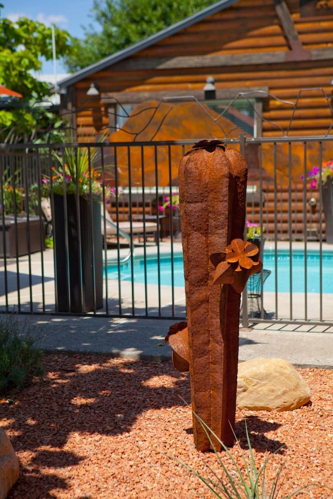 Canyons Lodge 28/37