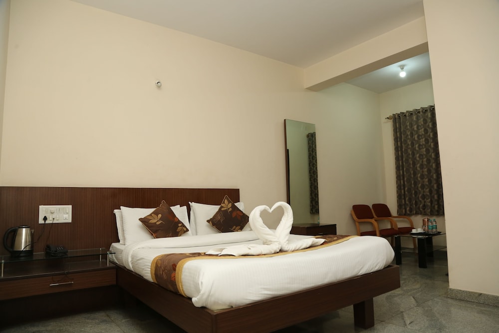 Soundarya Hotel 14/38