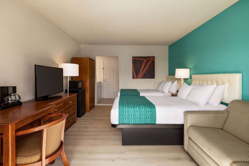ROOM, 2 DOUBLE BEDS, PARTIAL OCEAN VIEW