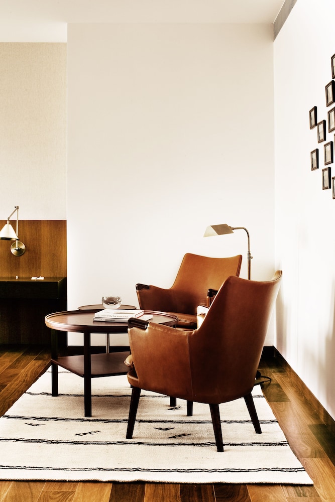 Square Nine Hotel Belgrade 75/81