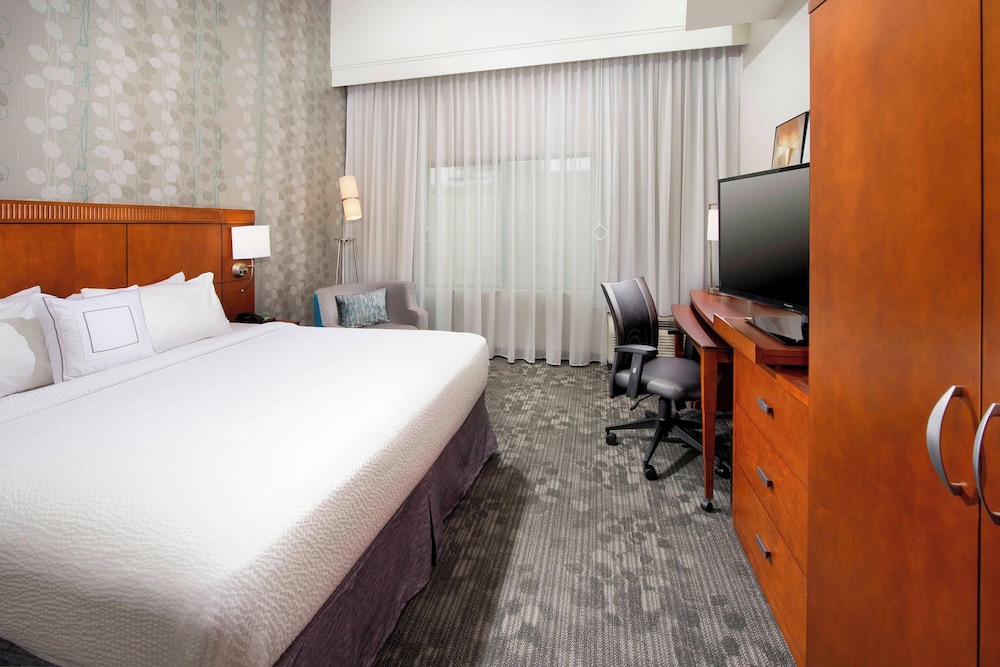 ROOM, KING BED, ACCESSIBLE