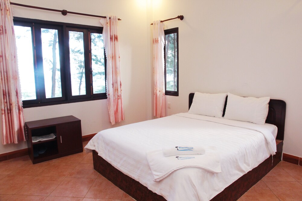 BEACH, DELUXE, BUNGALOW
