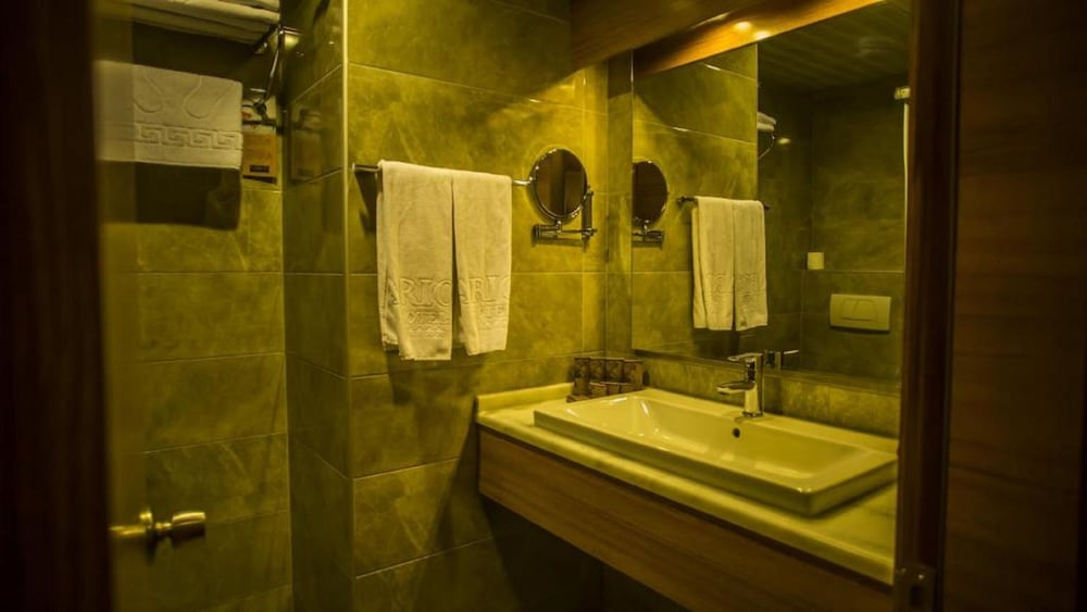 Parion Hotel 27/67