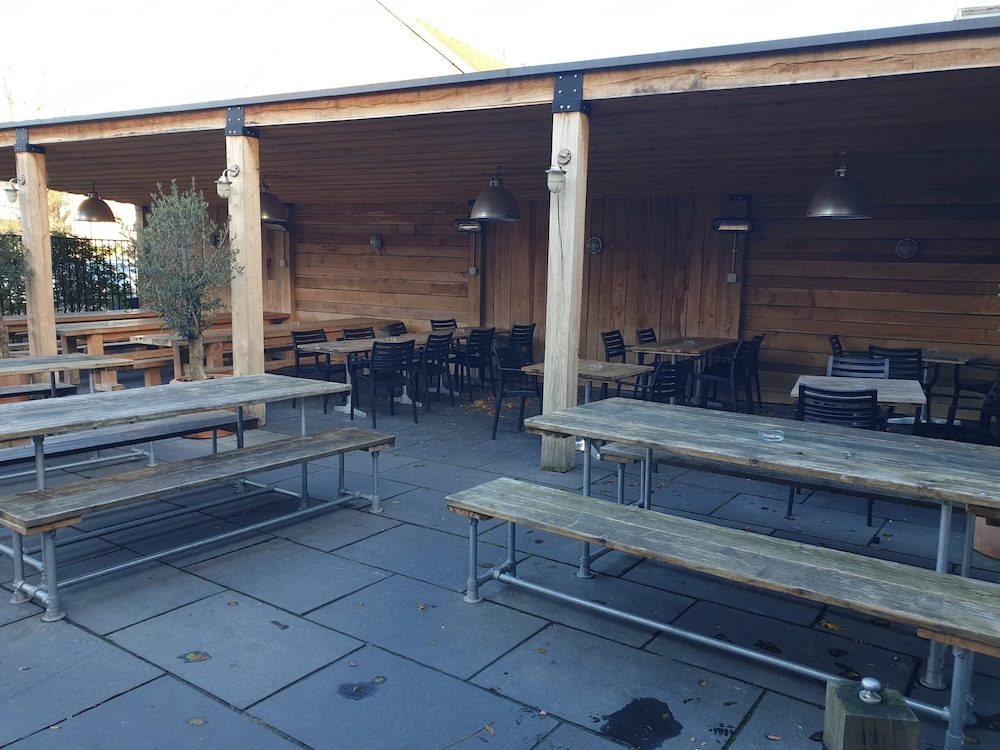 The Nags Head 15/32