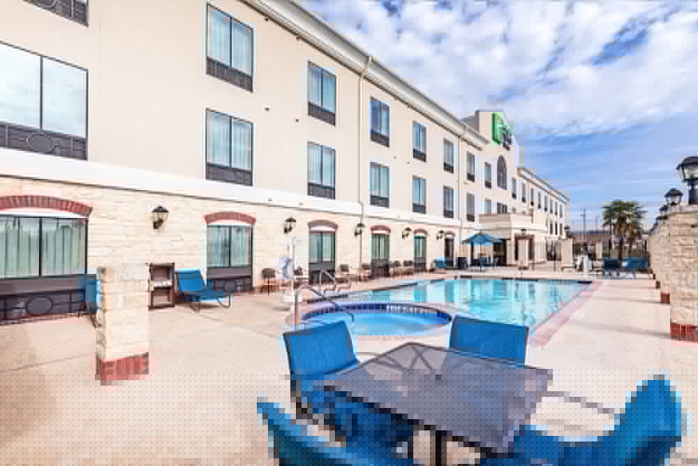 Holiday Inn Express Suites Floresville 3/58