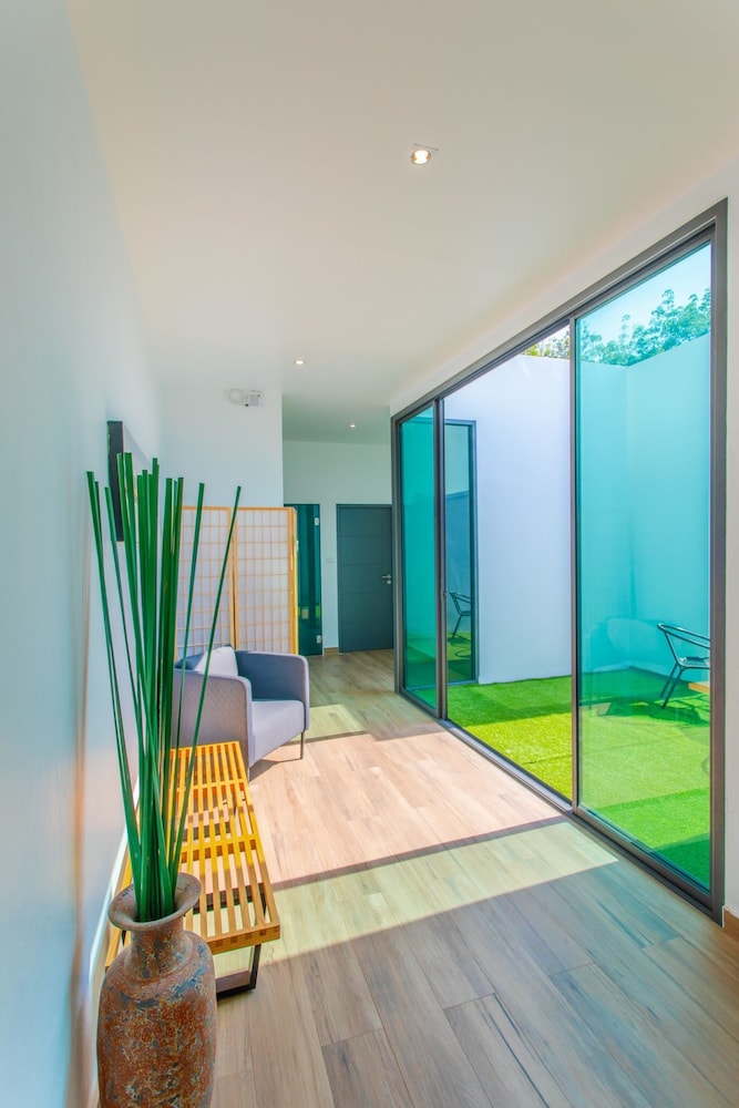 Baan Saint Tropez Villas Kata Beach 75/82