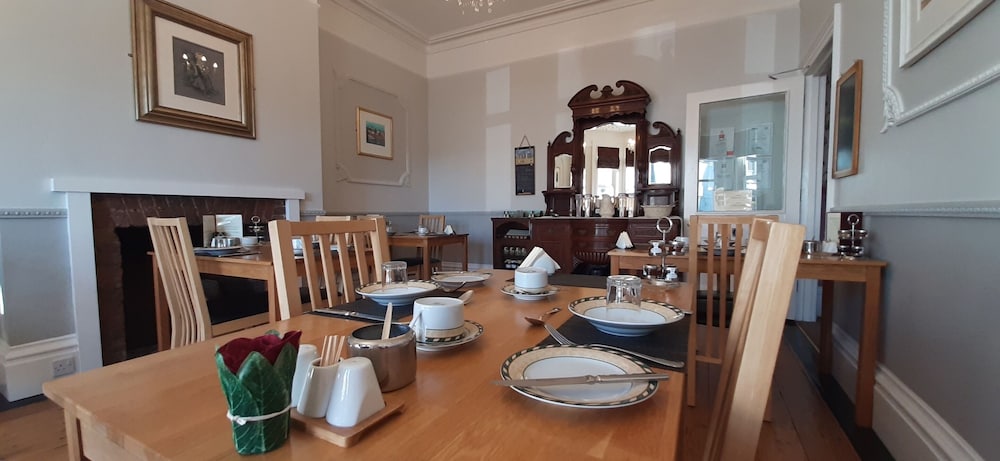 Brooke House 37/44