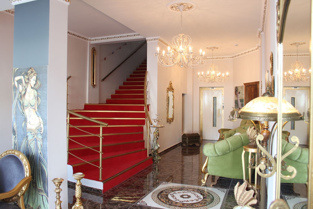 Huri & Nuri Hotel 3/45