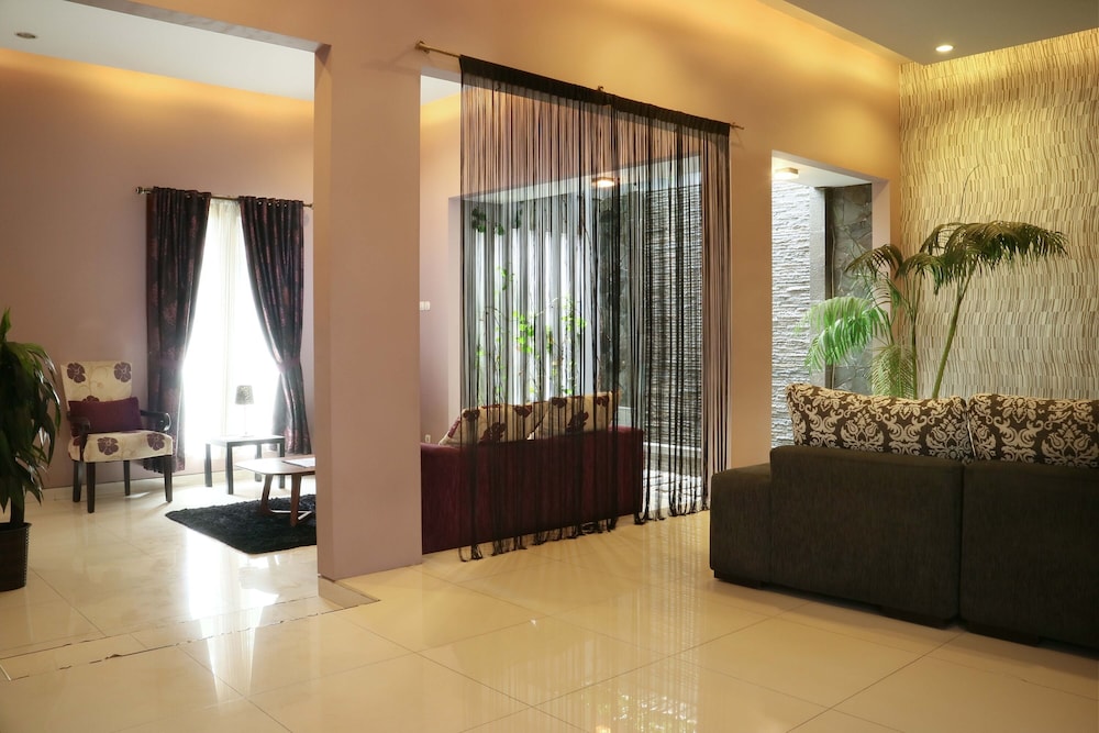 Rumah Teteh - Plemburan 25/32