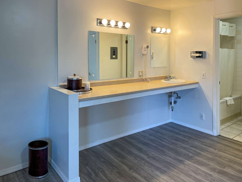 Rodeway Inn and Suites Omak Okanogan 4/30