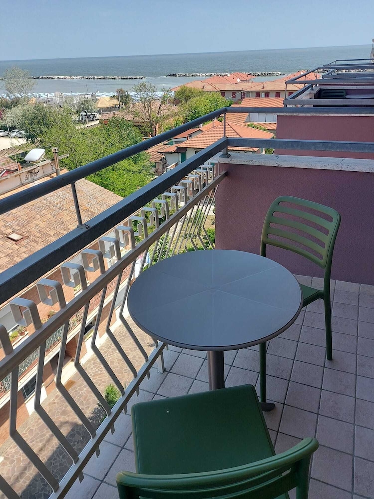 Hotel Concorde 33/50