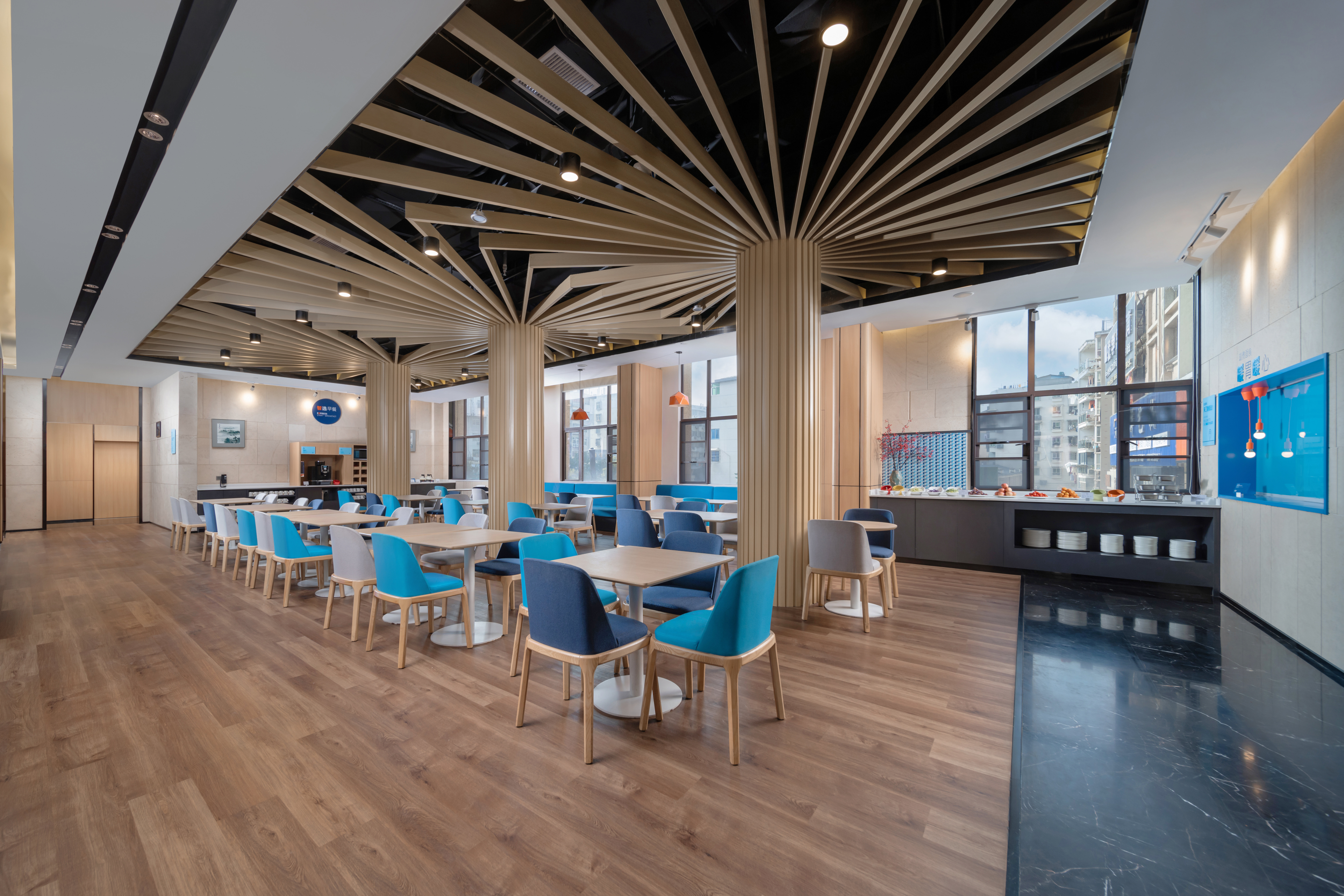 Holiday Inn Express Jingdezhen Taoxichuan 43/45