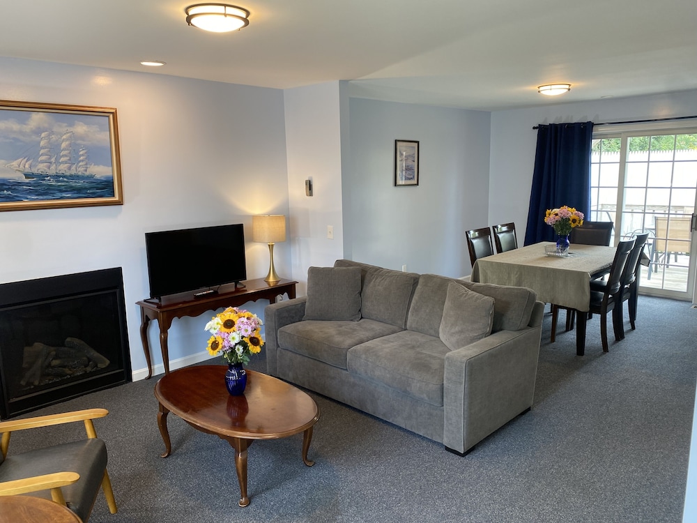 The Taber Inne Suites 37/55