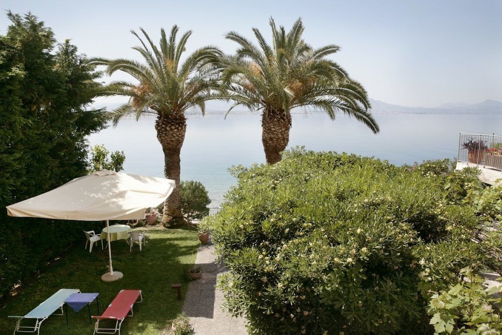 Hotel Theoxenia 52/55
