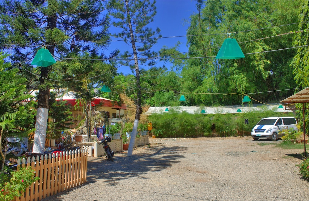 Deep Forest Garden Hotel 74/80